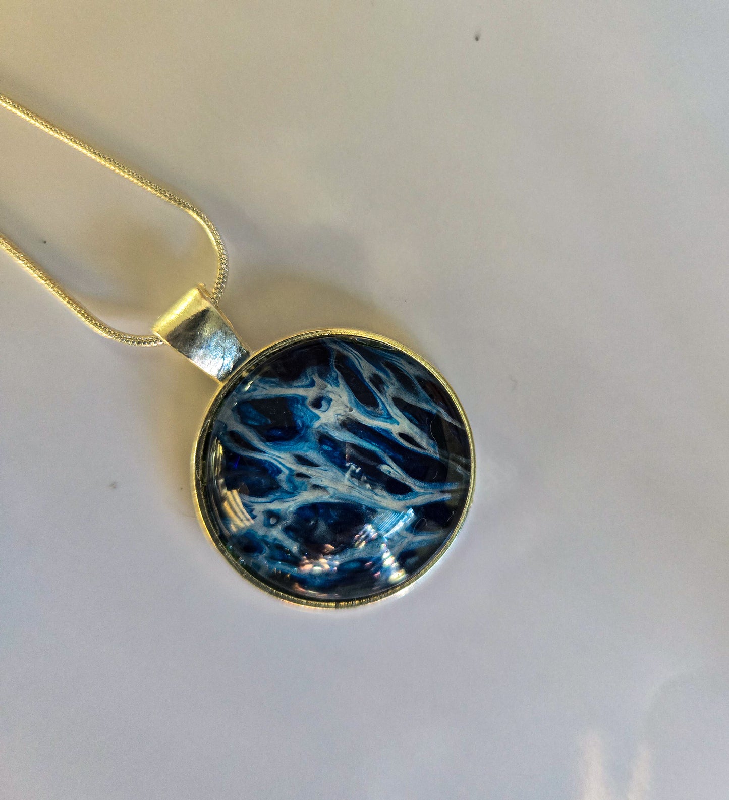 18 inch silver plated acrylic pour necklaces - blue